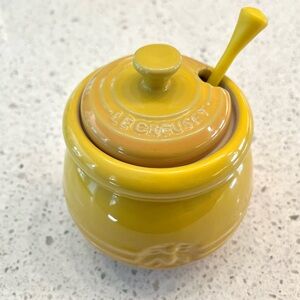 Le Creuset Honey Pot with Dipper Classic Honey Bee Stoneware Discontinued